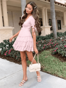 Cómo combinar un vestido rosa palo