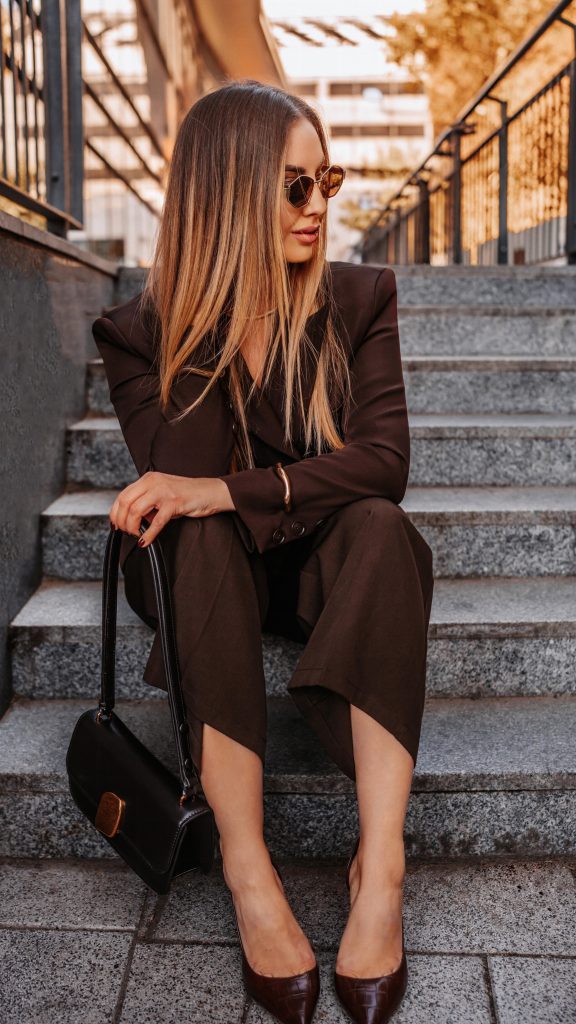 10 Diferencias Clave Entre una Mujer Elegante y una Mujer Vulgar