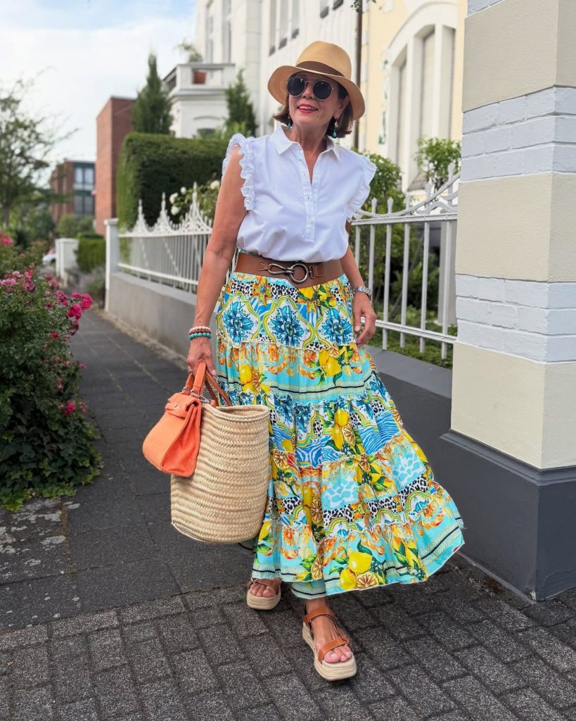 Outfits primavera-verano 2025 para mujeres de 40 a 60 años